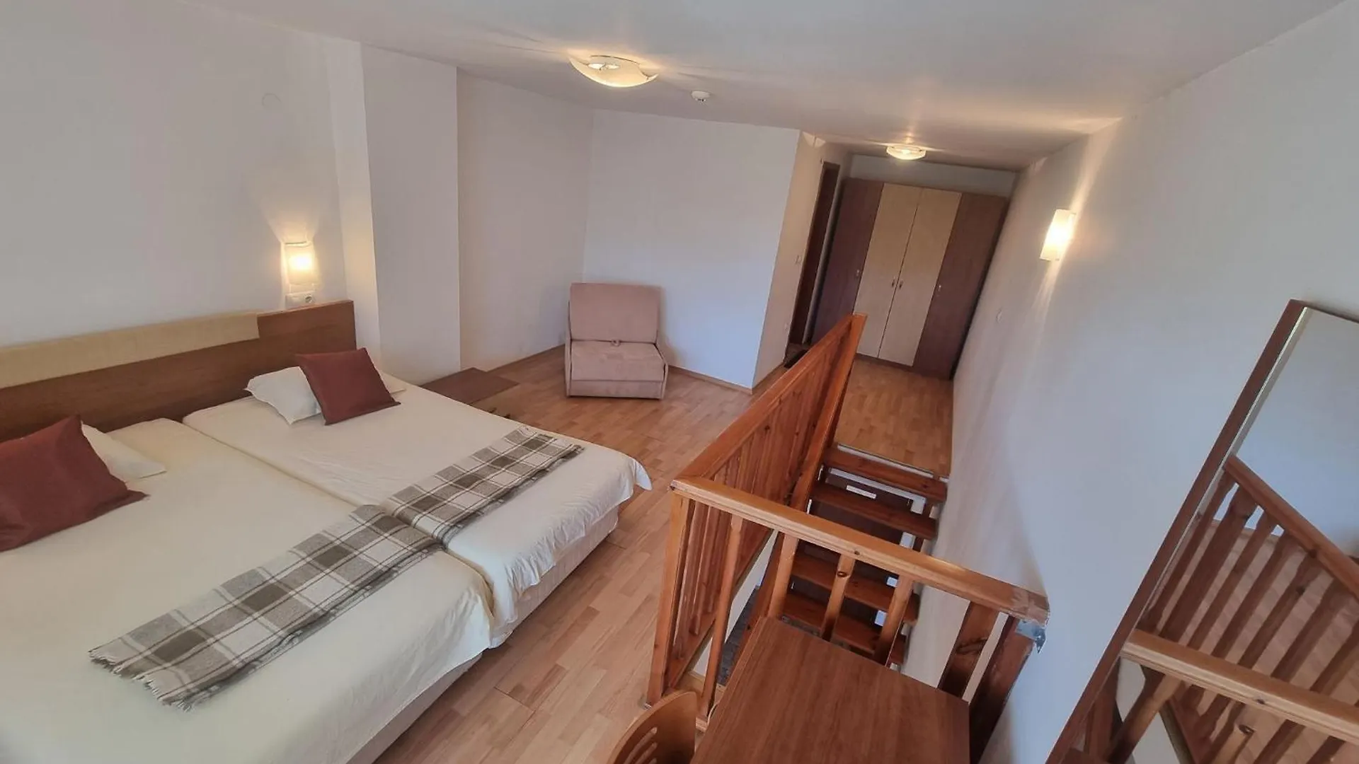 1Br Bright Two Floor Apartment バンスコ